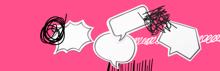 Prendi la parola: bolle di dialogo su sfondo rosa, simbolo di retorica e parità.